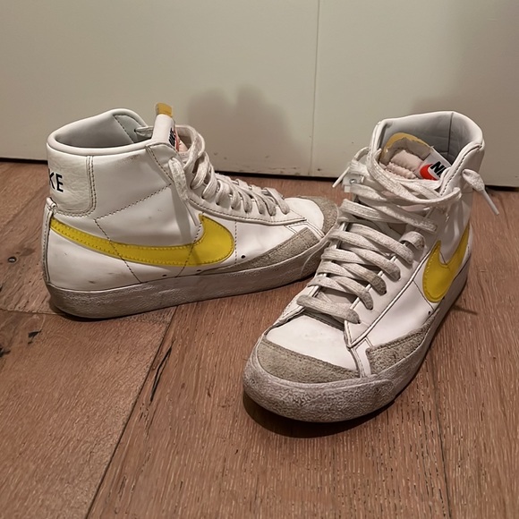 Nike Blazer Mid 77 Essential
White Opti Yellow (Women's) - Picture 2 of 7
